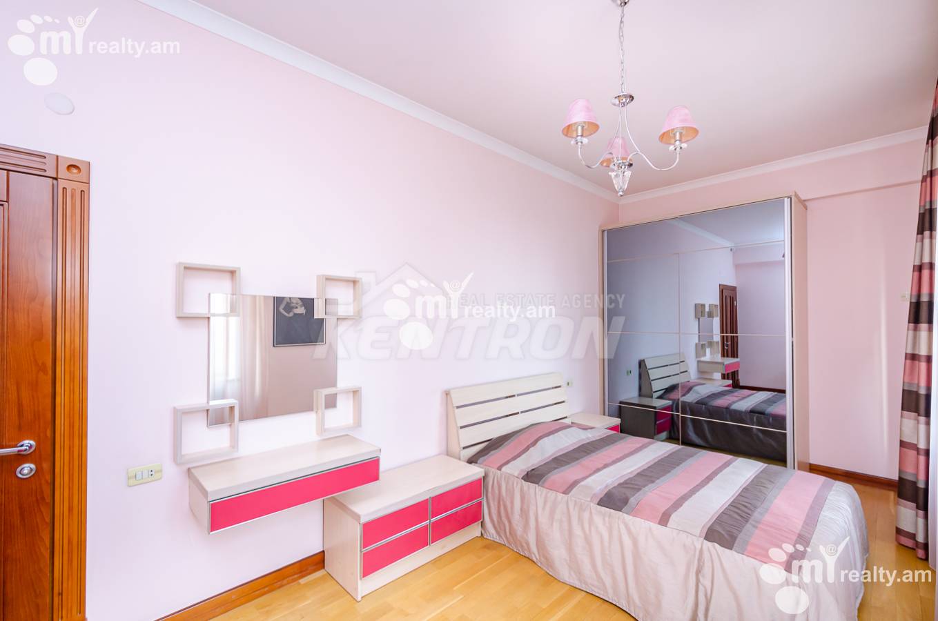 4 bedroom apartment for sale خیابان ماشتوتس, مرکز شهر ایروان, 151752