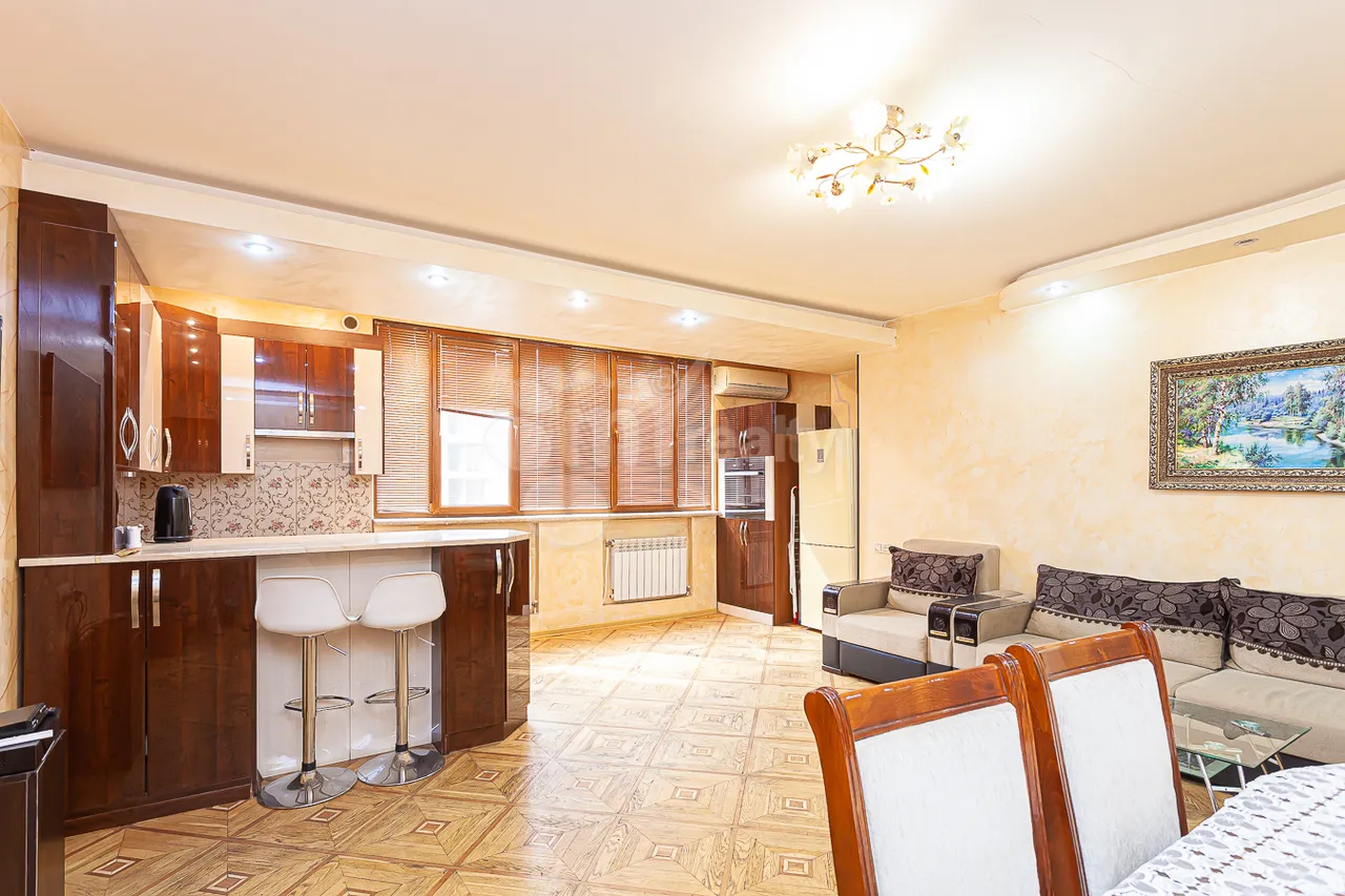 2 սենյականոց բնակարան վարձով Սայաթ-Նովայի պող, Կենտրոն Երևան, 158595