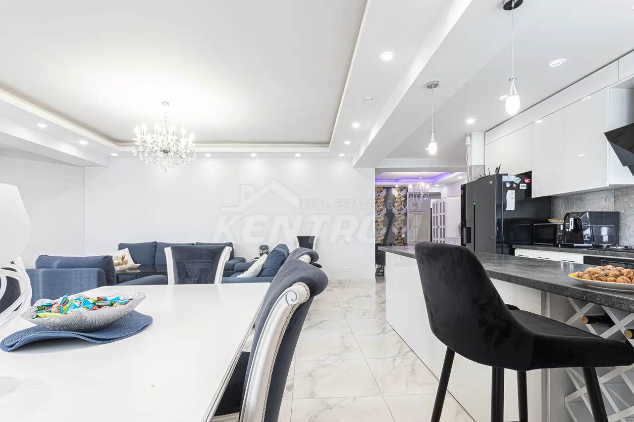 4 bedroom apartment for sale Frik St, Center Yerevan, 157945