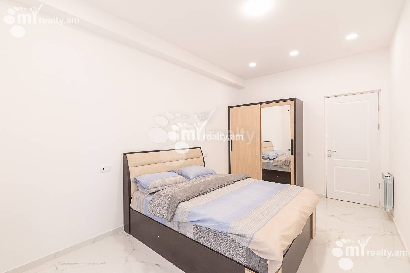 Купить 2 комнатную квартиру Арам ул, Центр Ереван, 151520