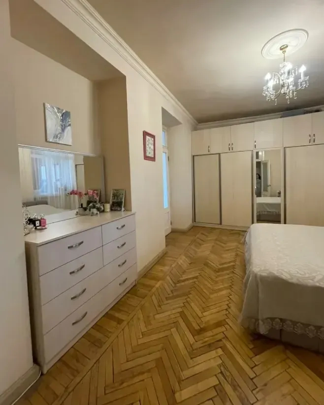 4 սենյականոց բնակարան  Զաքյան փող, Կենտրոն Երևան, 162011