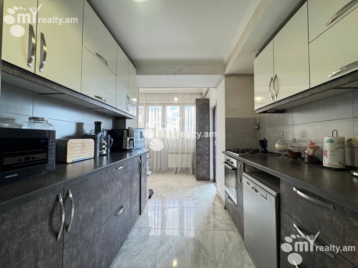 4 bedroom apartment for sale Charents St, Center Yerevan, 160427