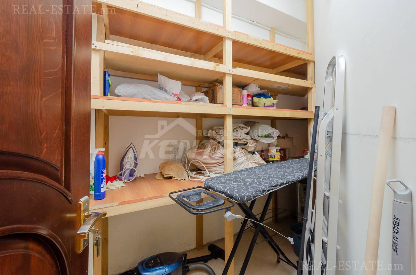 5 սենյականոց բնակարան  Հանրապետության փող, Կենտրոն Երևան, 137953