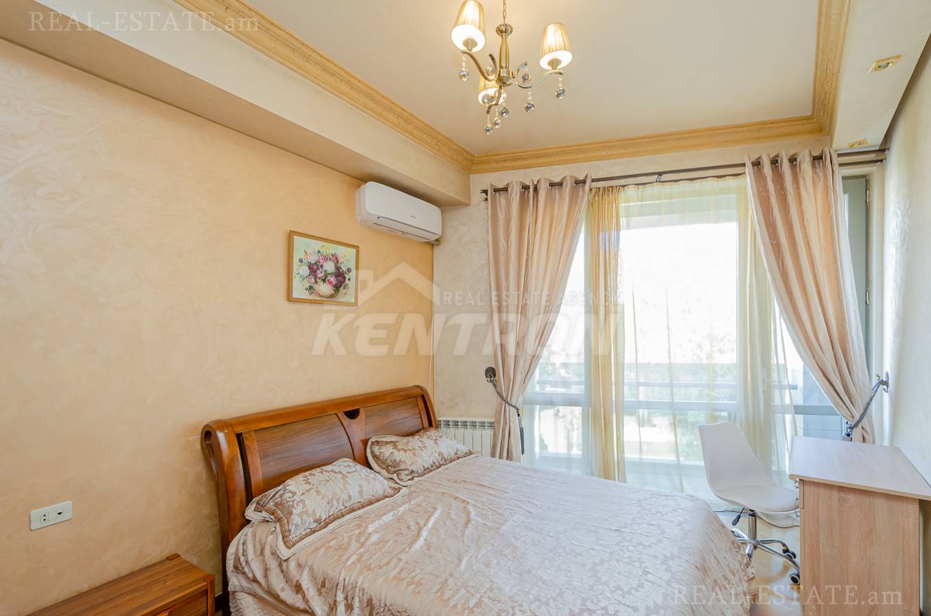 5 սենյականոց բնակարան  Հանրապետության փող, Կենտրոն Երևան, 137953