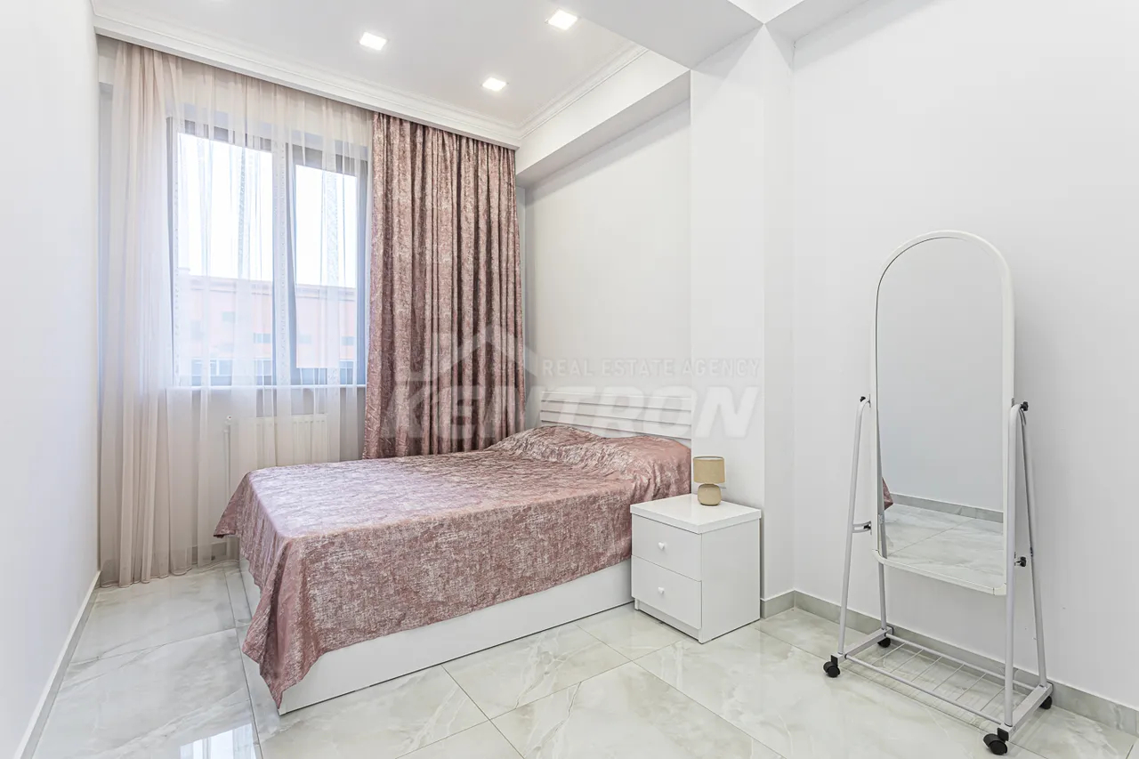 2 սենյականոց բնակարան վարձով Հանրապետության փող, Կենտրոն Երևան, 158039