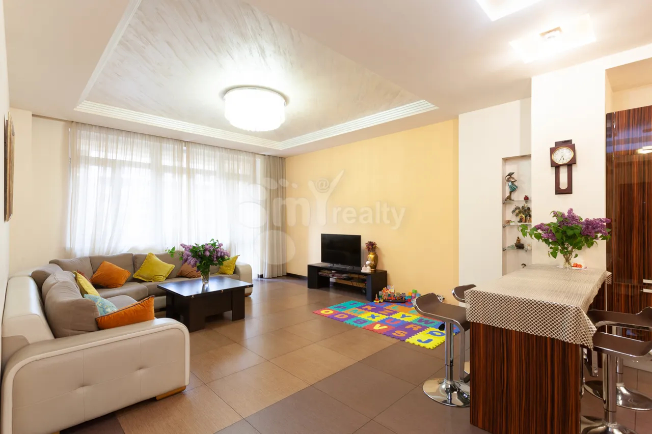 3 bedroom apartment for rent Northern (Hyusisayin)  Ave, Center Yerevan, 158432