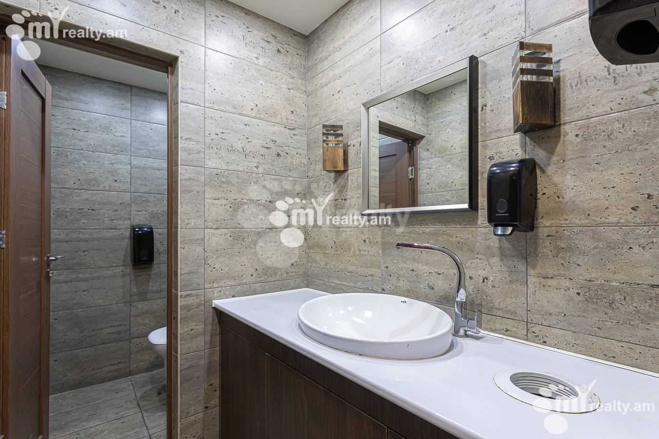 Купить коммерческoе помещение Саят-Нова пр, Центр Ереван, 156743