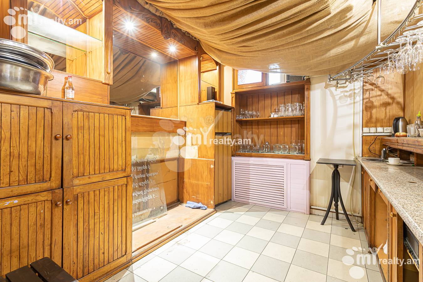 Купить коммерческoе помещение Саят-Нова пр, Центр Ереван, 156743