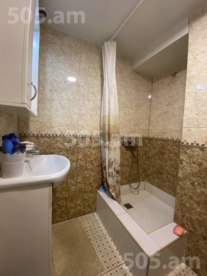 3 bedroom apartment for sale خیابان م. خورِناتسی, مرکز شهر ایروان, 98372