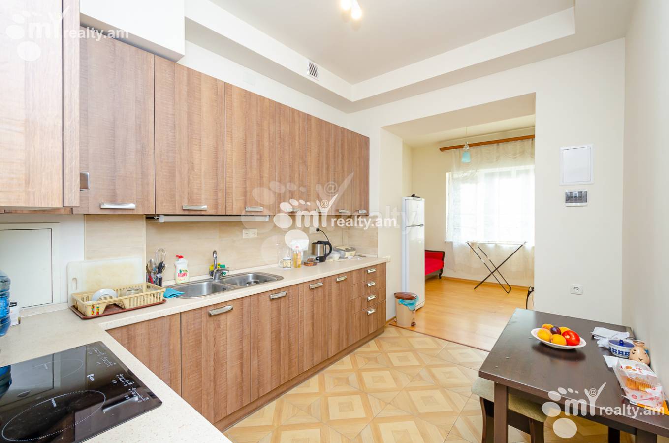 3 սենյականոց բնակարան  Մաշտոցի պող, Կենտրոն Երևան, 152176