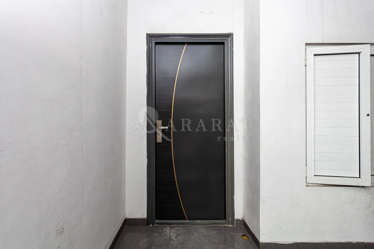 3 սենյականոց բնակարան  Ռոստոմի փող, Կենտրոն Երևան, 157235