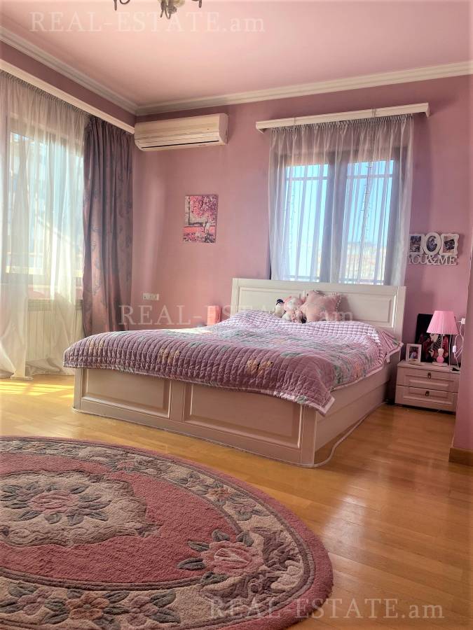 4 bedroom apartment for sale Sayat-Nova Ave, Center Yerevan, 116013