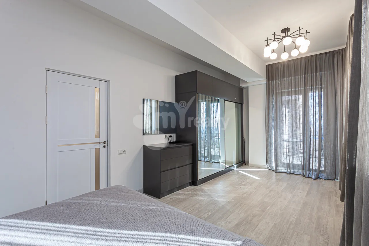 4 bedroom apartment for rent Antarayin St, Center Yerevan, 157525