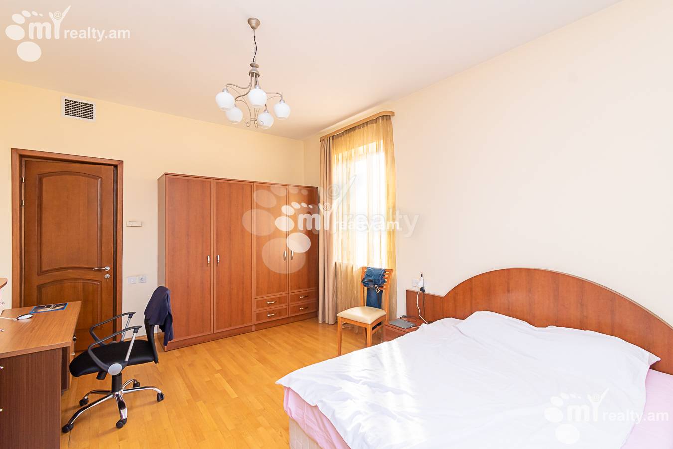 2 bedroom apartment for sale خیابان پارونیان, مرکز شهر ایروان, 140105