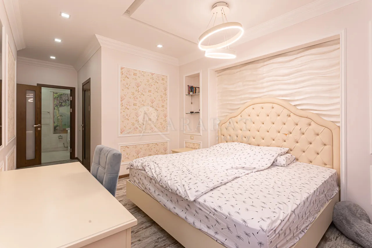 House for sale Lusinyants street, مرکز شهر ایروان, 157387