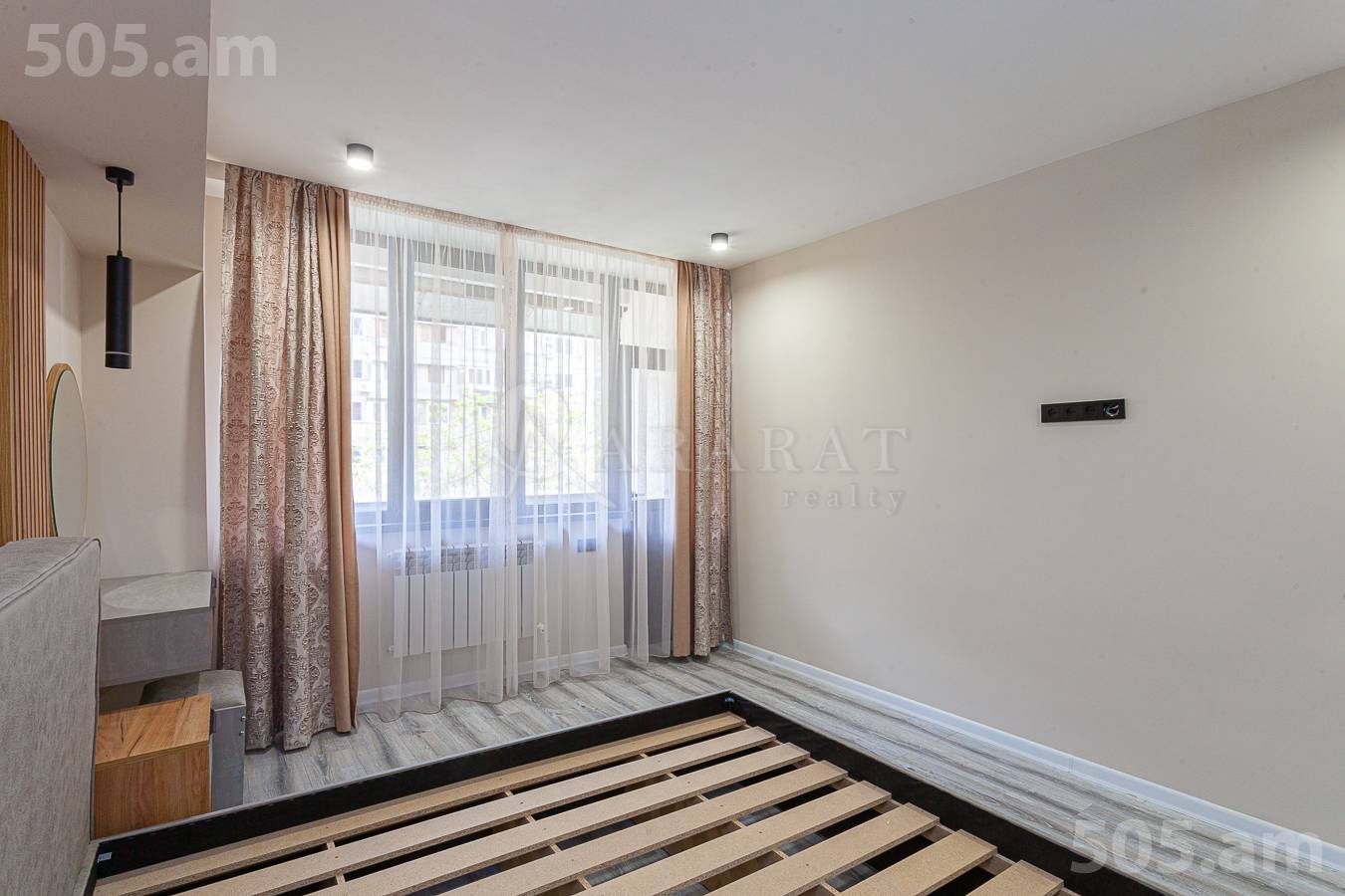 Купить 3 комнатную квартиру М.Хоренаци ул, Центр Ереван, 150833