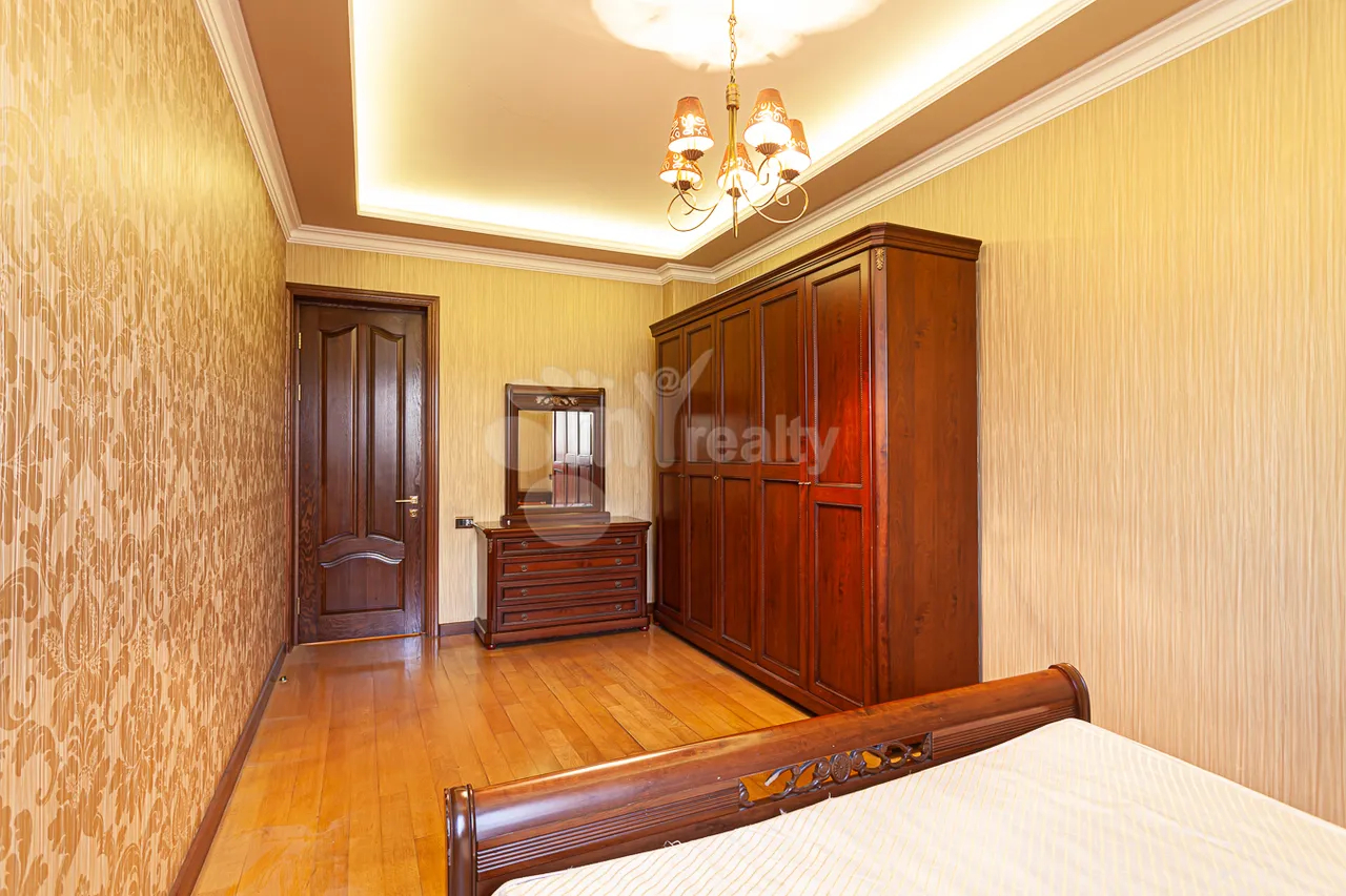4 bedroom apartment for rent Vardanants St, Center Yerevan, 161364