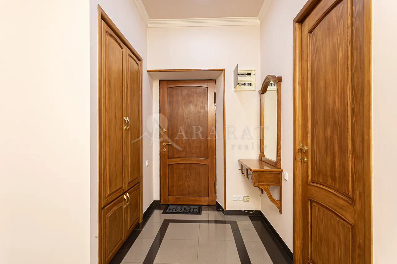 3 սենյականոց բնակարան  Աբովյան փող, Կենտրոն Երևան, 158368