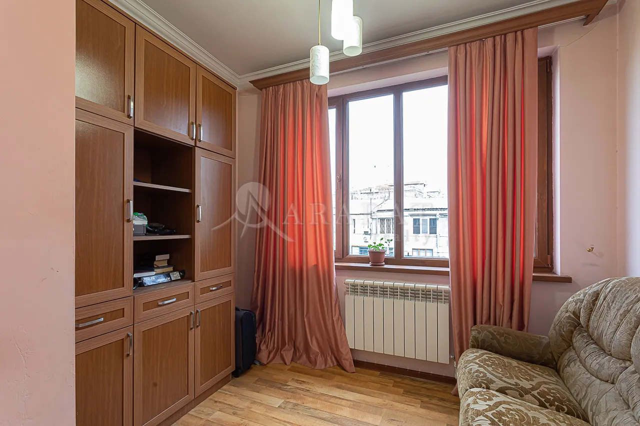 3 bedroom apartment for sale خیابان ابوویان, مرکز شهر ایروان, 157548