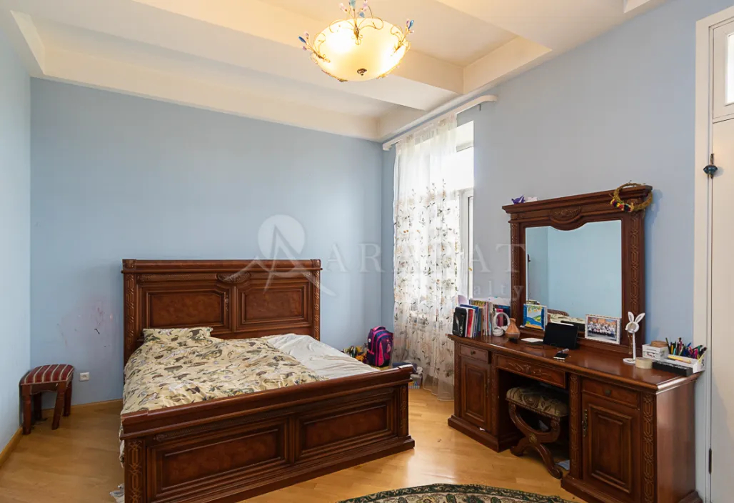 5 bedroom apartment for sale Zakyan St, Center Yerevan, 161876