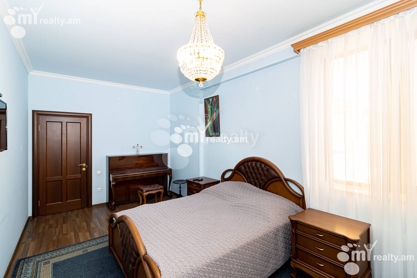Купить 4 комнатную квартиру Арам ул, Центр Ереван, 154644