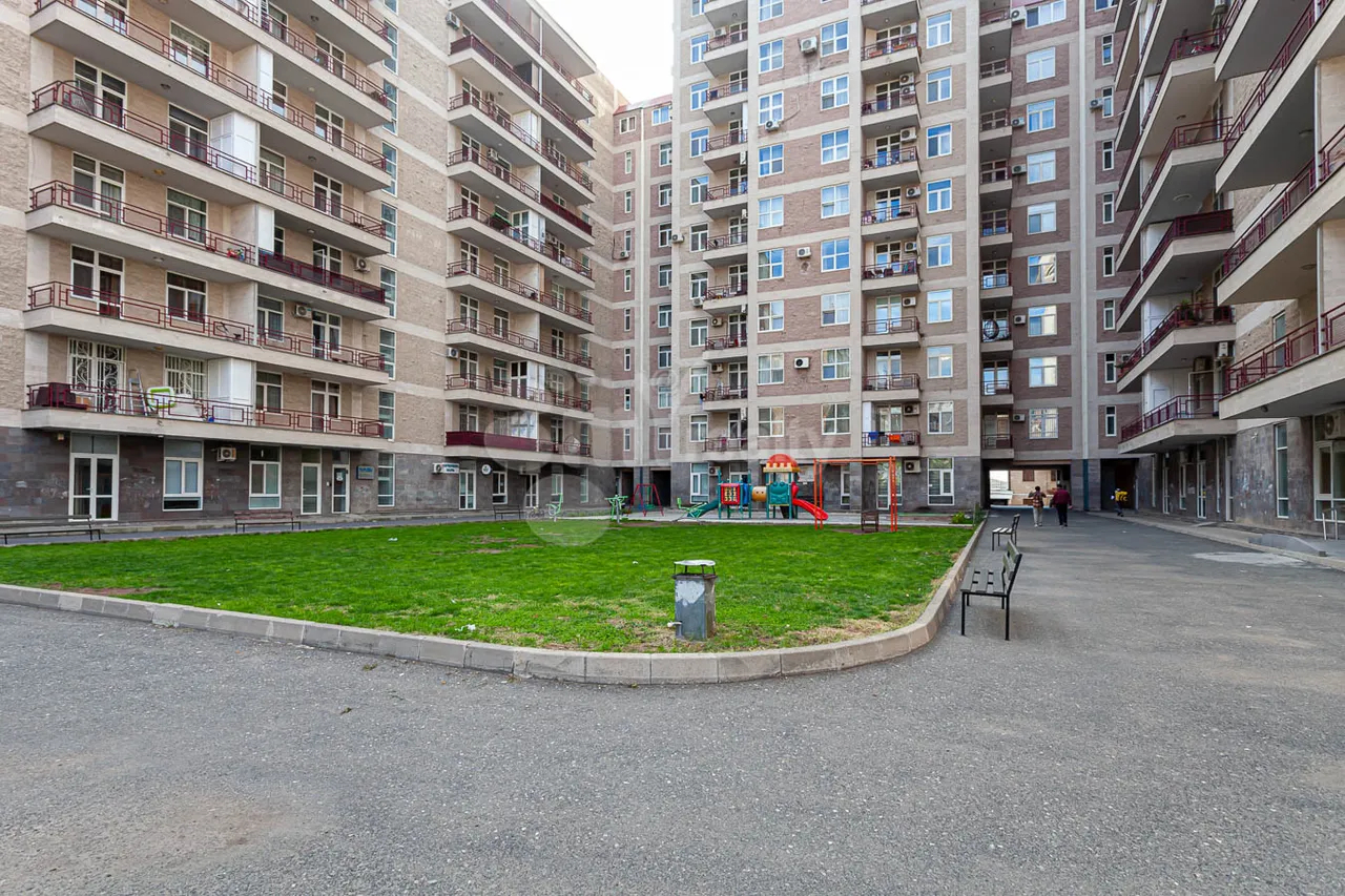 3 սենյականոց բնակարան  Ռոստոմի փող, Կենտրոն Երևան, 157236