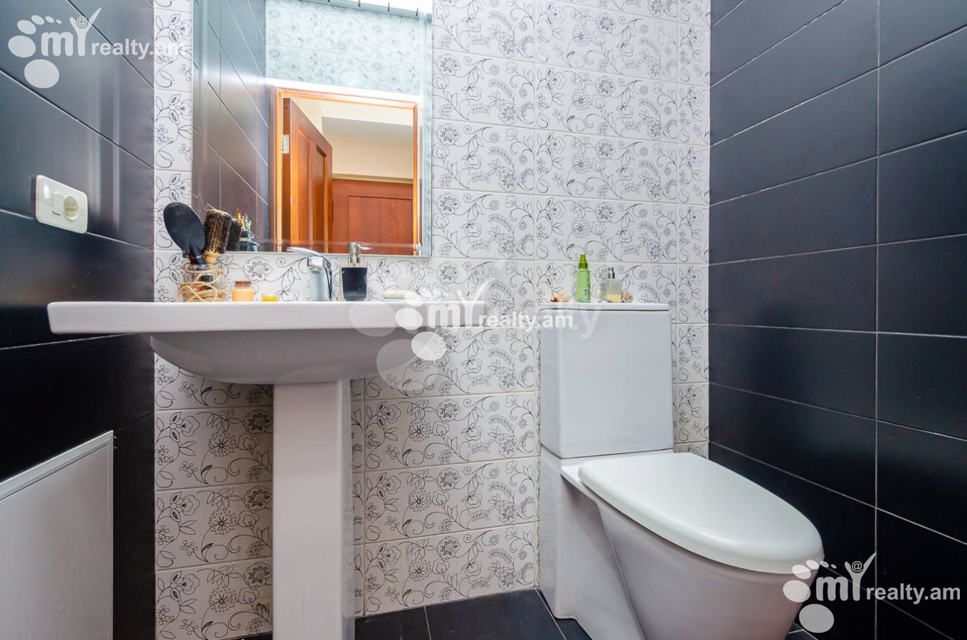 3 bedroom apartment for sale D. Demirchyan St, Center Yerevan, 144950