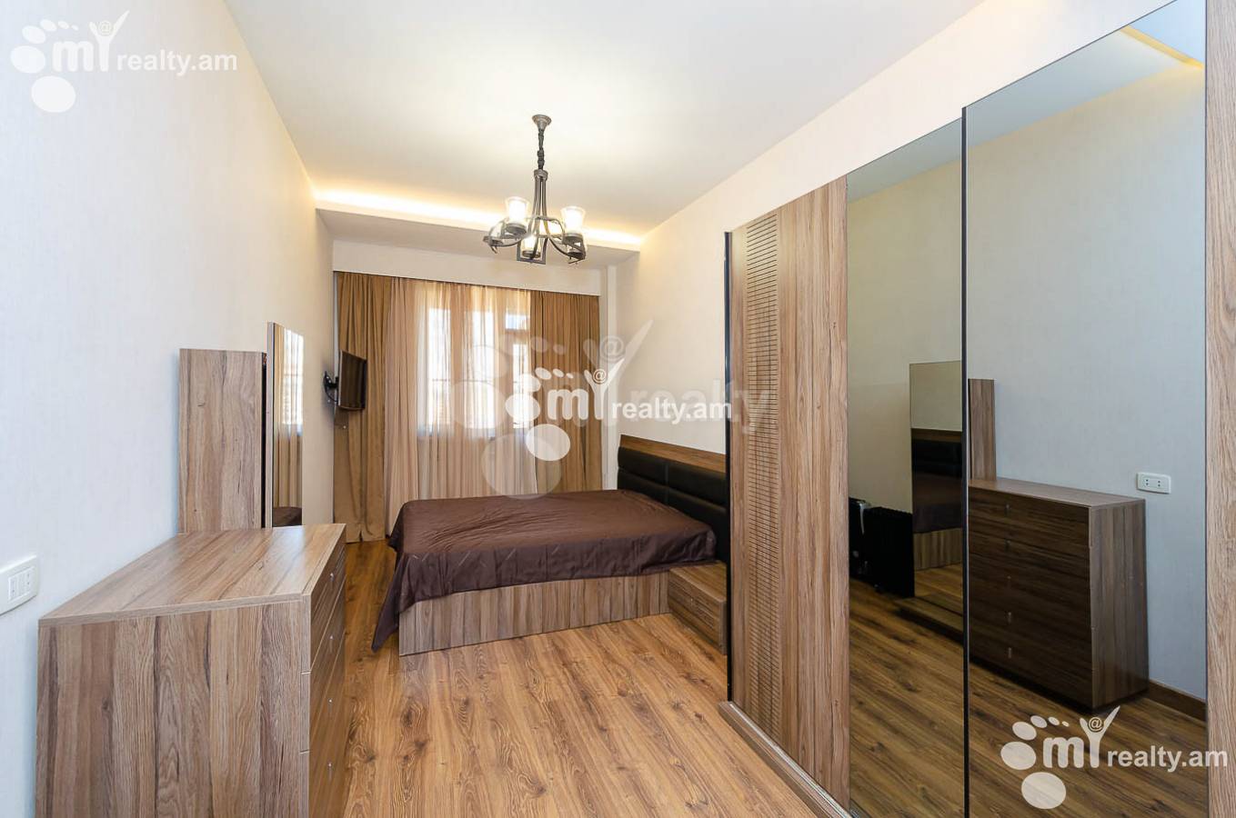 3 սենյականոց բնակարան  Ամիրյան փող, Կենտրոն Երևան, 146155