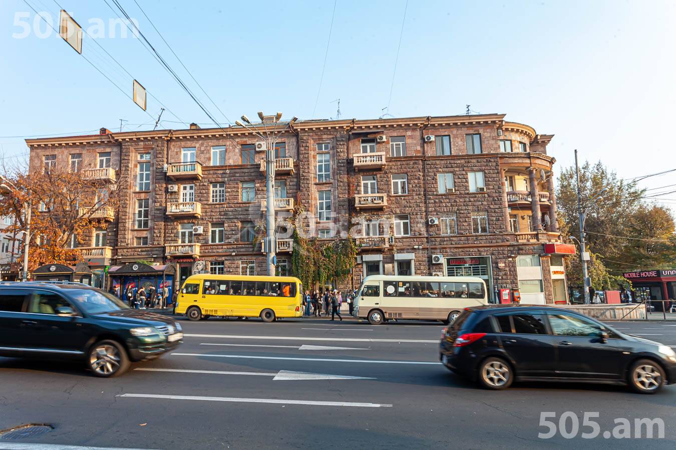 3 սենյականոց բնակարան  Աբովյան փող, Կենտրոն Երևան, 156993