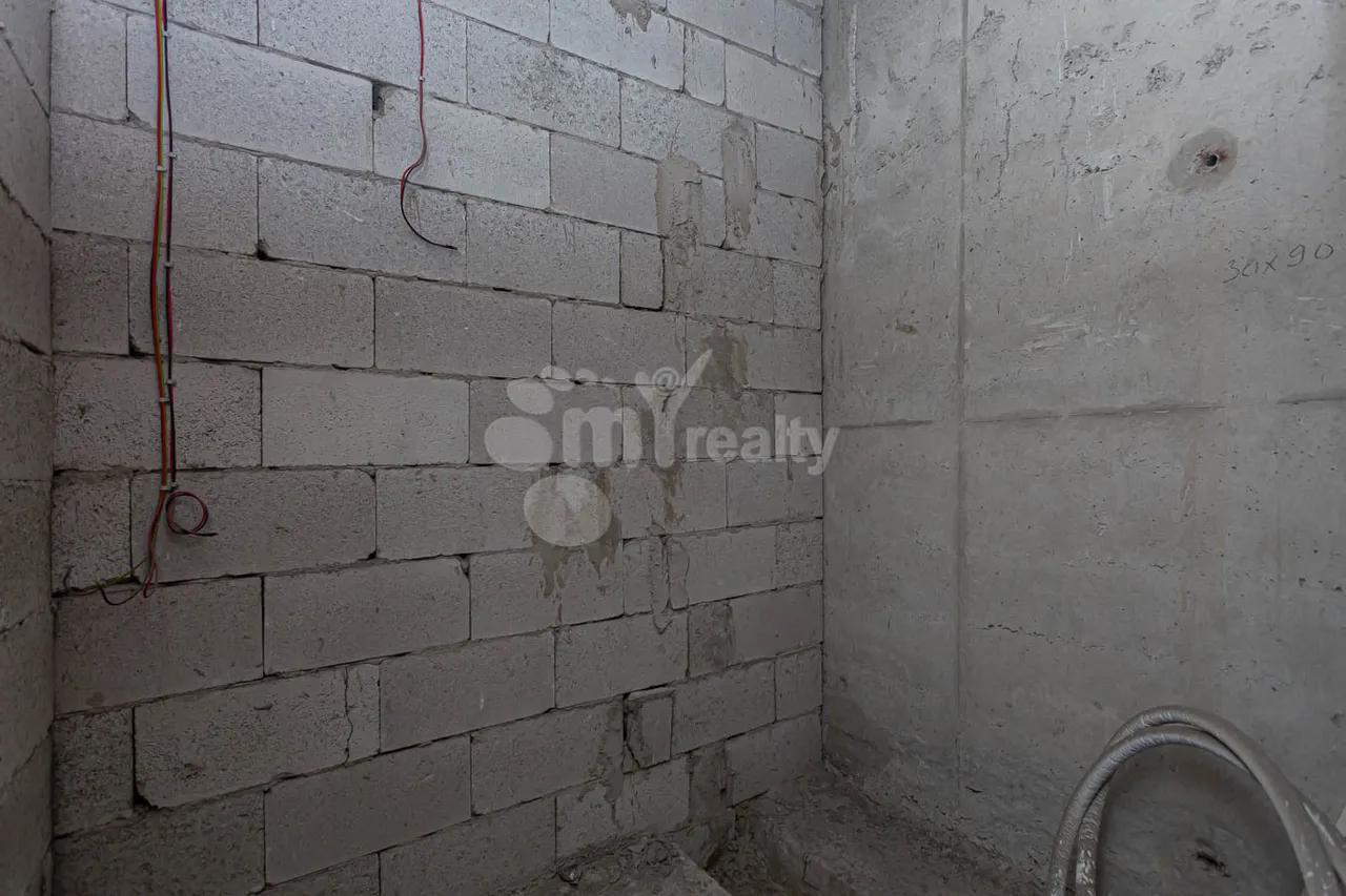 3 սենյականոց բնակարան  Ռոստոմի փող, Կենտրոն Երևան, 157236