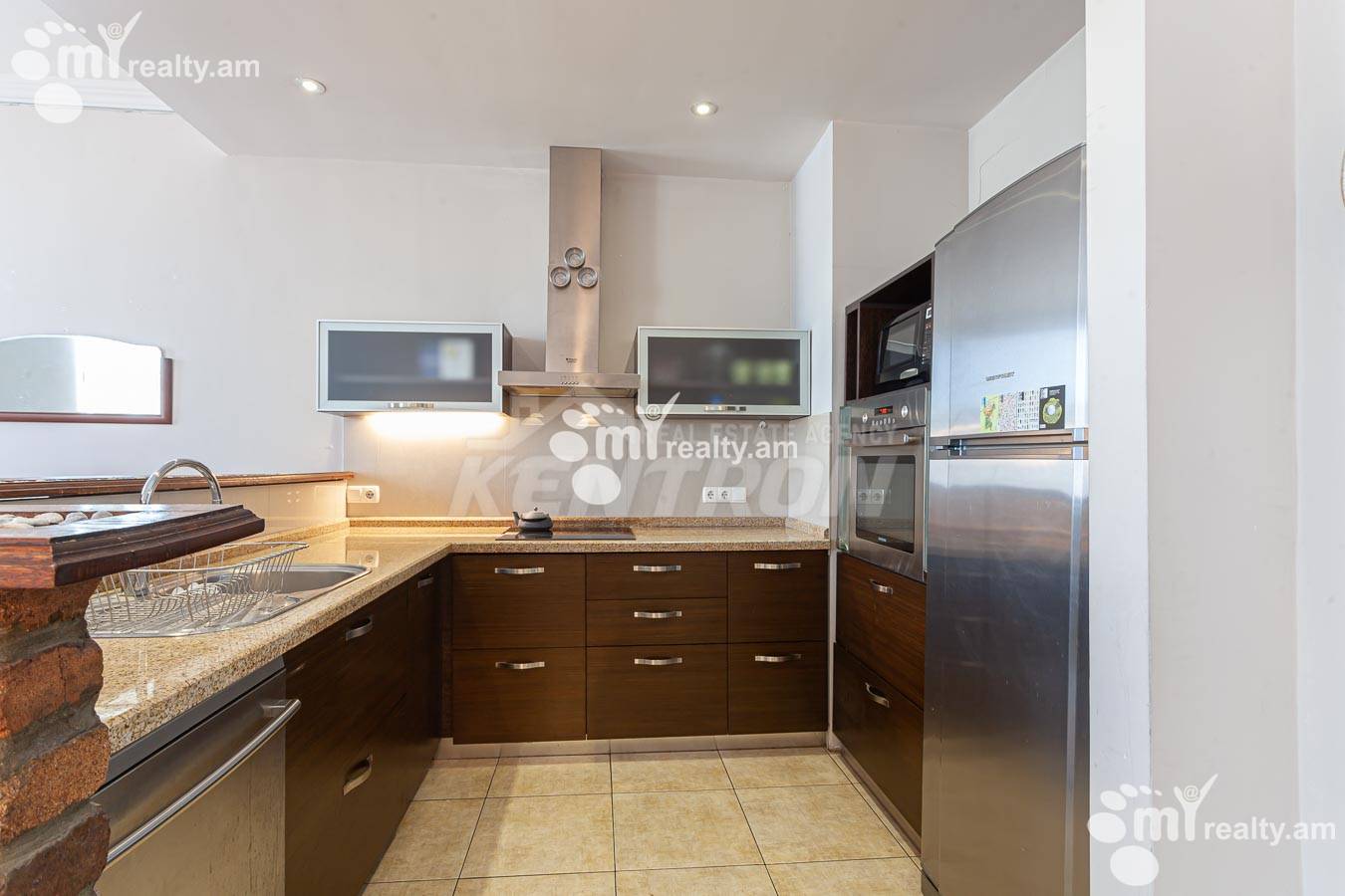 3 սենյականոց բնակարան  Ռոստոմի փող, Կենտրոն Երևան, 154973