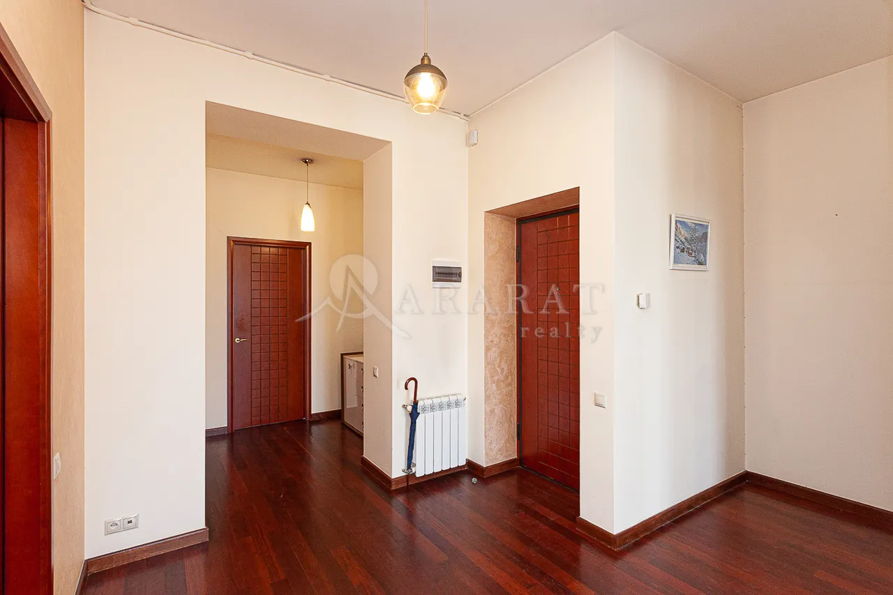 3 bedroom apartment for rent Tamanyan St, Center Yerevan, 158976
