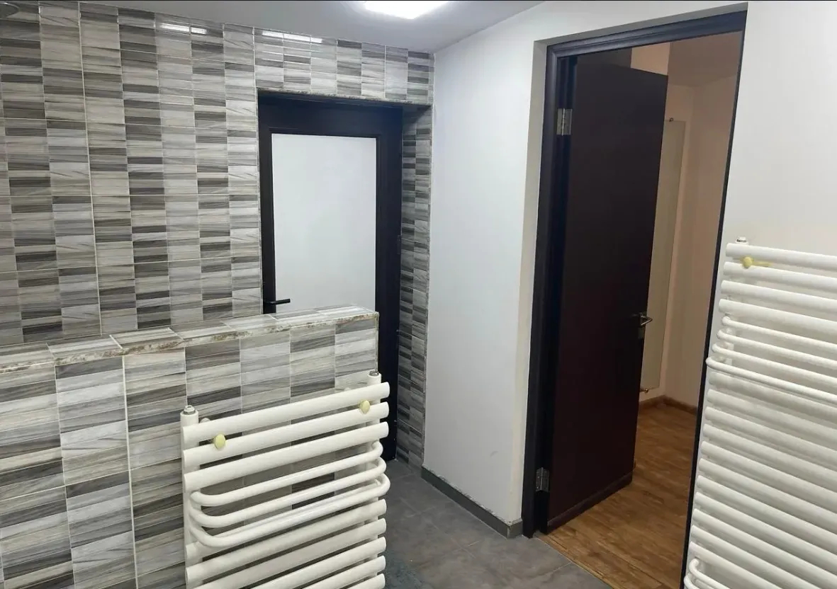 4 սենյականոց բնակարան  Տերյան փող, Կենտրոն Երևան, 160685