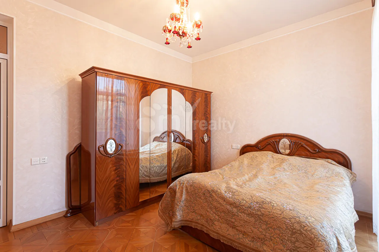 4 bedroom apartment for sale Khanjyan St, Center Yerevan, 160377