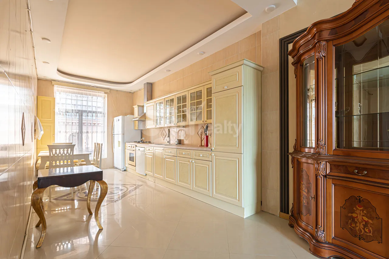 5 bedroom apartment for rent Spendiaryan St, Center Yerevan, 158573
