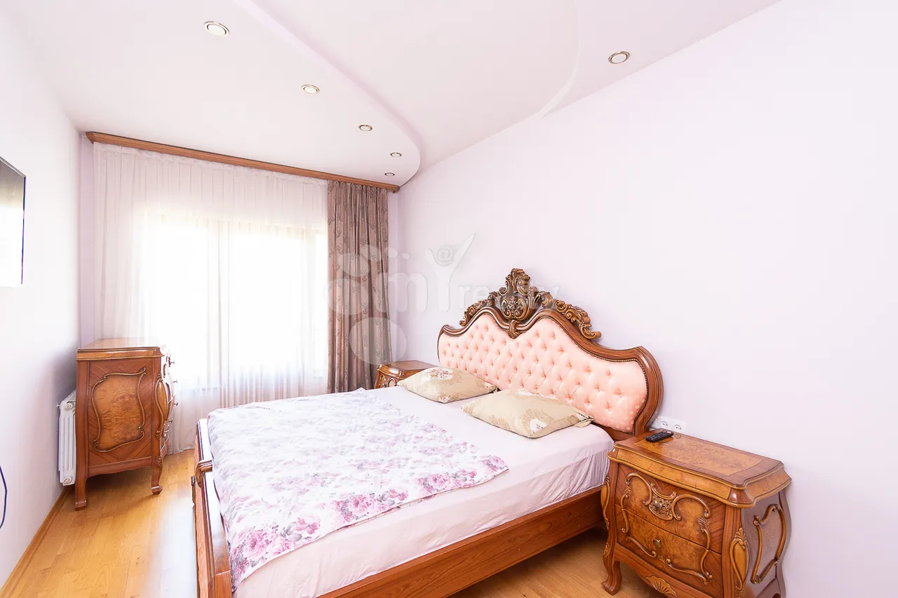 5 bedroom apartment for rent Nalbandyan St, Center Yerevan, 161916