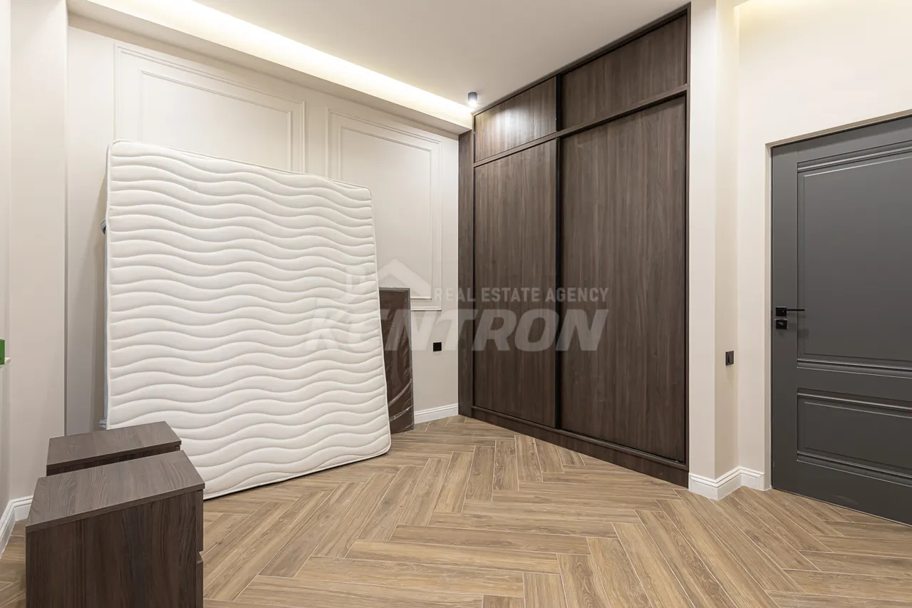 Купить 3 комнатную квартиру Аршакуняц пр, Центр Ереван, 158813