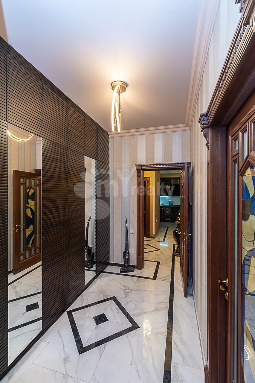 3 bedroom apartment for rent rue d'Amiryan, Center Yerevan, 161369